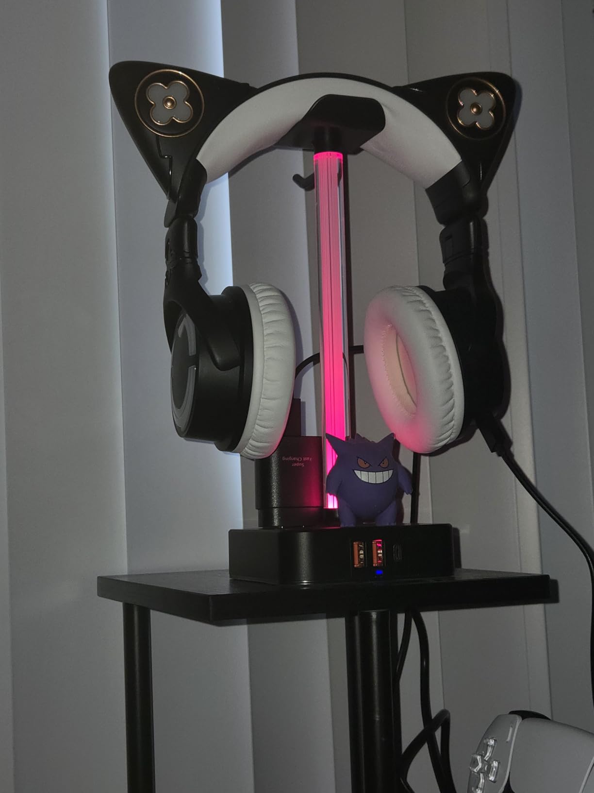 cozoo Headphone Stand with Charger, USB C, Gifts for Gamers Men, Black Pro customer photo 2