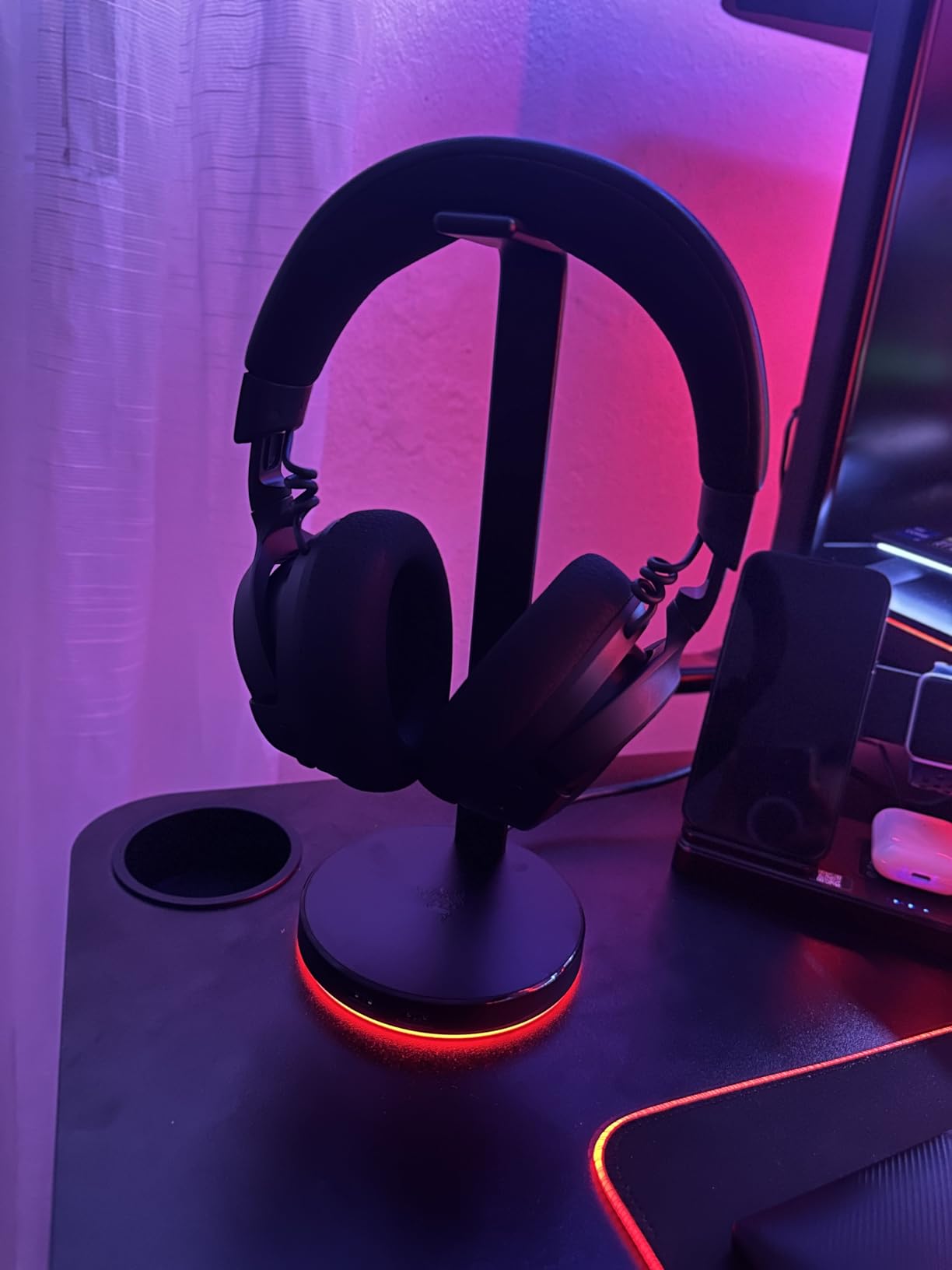 Razer Base Station V2 Chroma Headphone Headset Stand Holder, Black customer photo 1