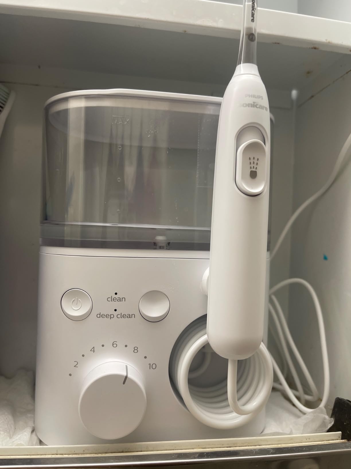 Philips Sonicare Countertop Power Flosser 5000, 2 Nozzles, White customer photo 2