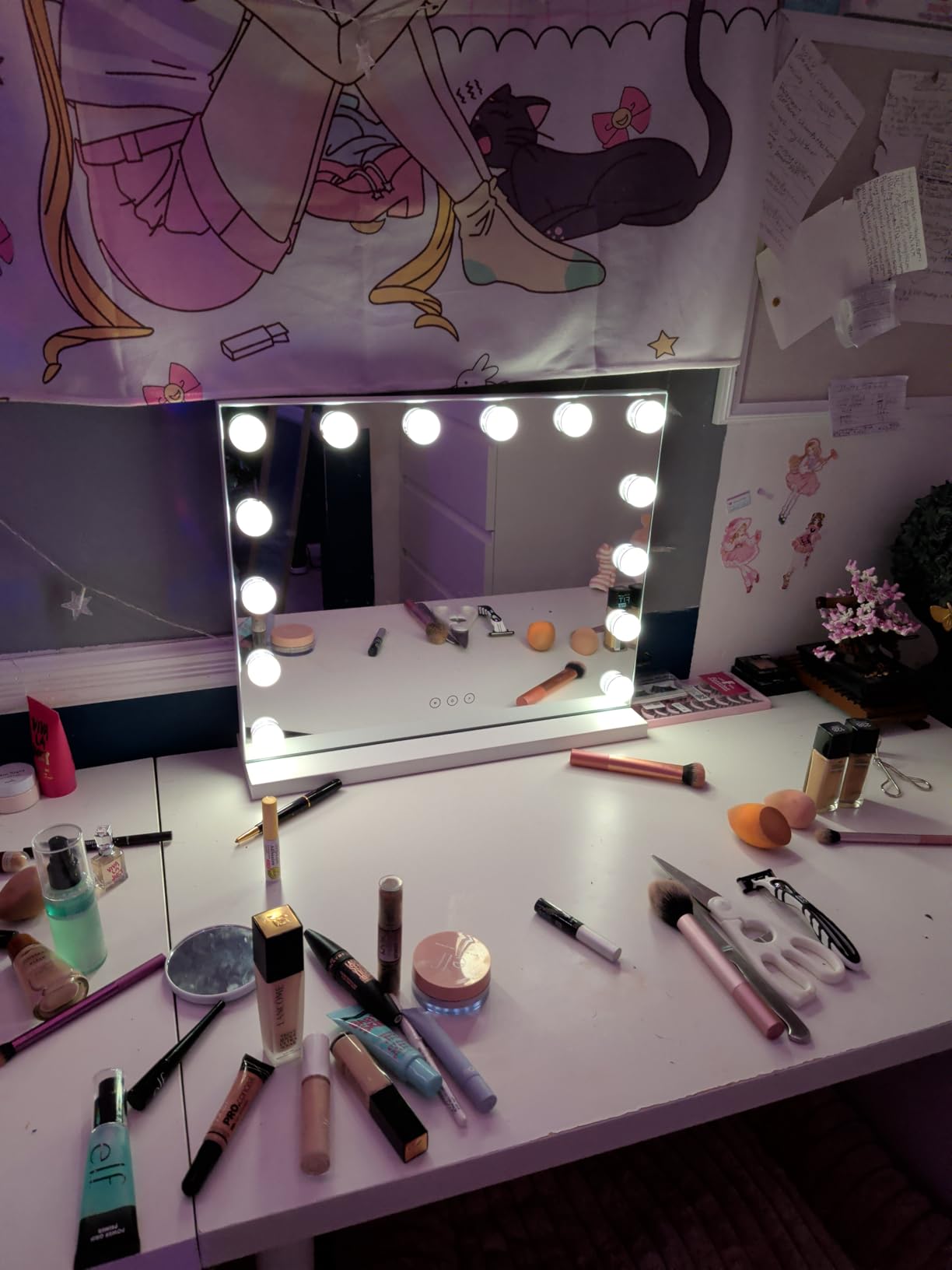 Vanity Mirror with Lights Lighted Makeup Mirror with 15 Dimmable LED Bulbs,3 Color Lighting Modes,USB Charging Port Touch Control,Sturdy Metal Frame Design 22.8x18 Inch,White customer photo 1