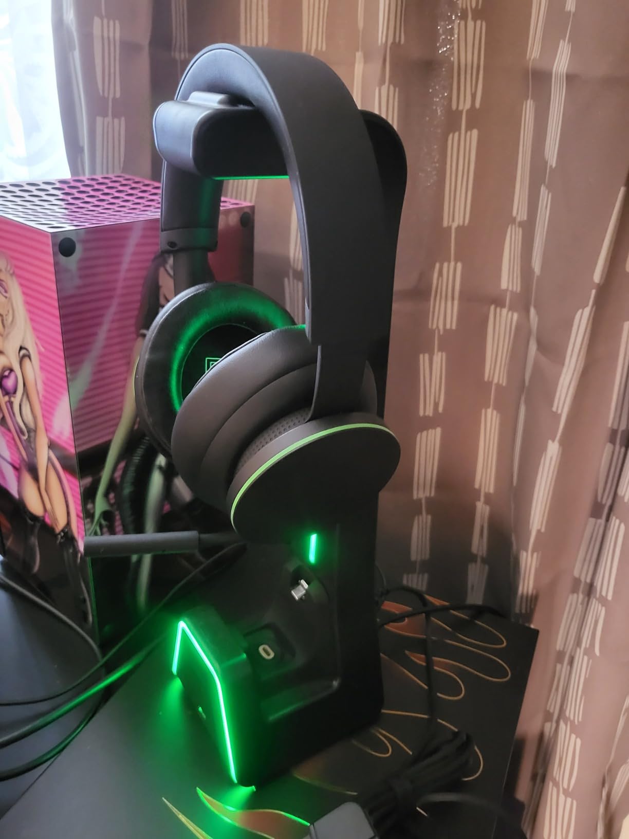 Tilted Nation 3 in 1 Gaming Headset and Controller Stand for PS5 and Xbox Series X Charging Station - Game Controller Holder and Headphone Stand for Desk with PlayStation and Xbox Magnetic Charger customer photo 2