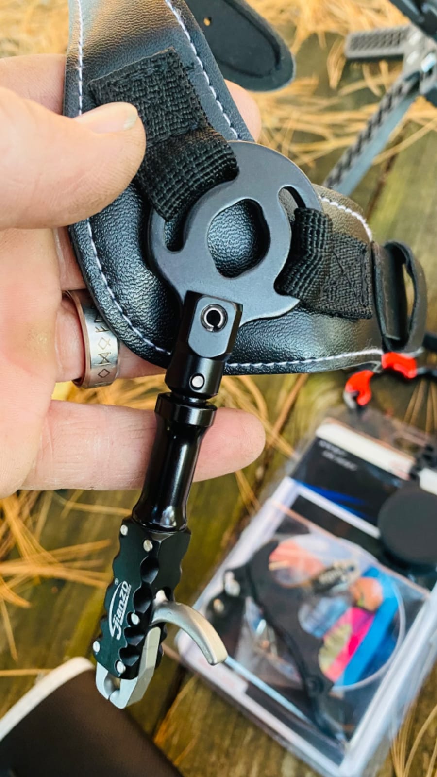 Adjustable Wristband Release, Index Finger Release, Composite Bow, 360 Degree rotatable Jaws, Automatic Closure, Bow and Arrow Archery Accessories, Archery Release Aids customer photo 1