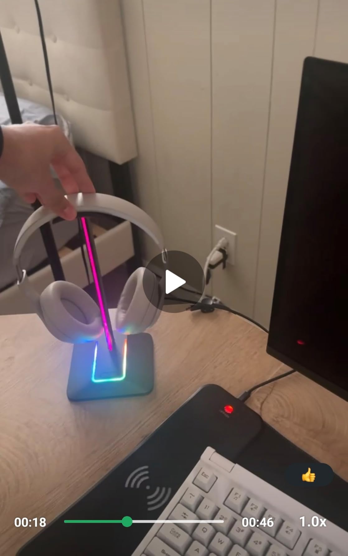 New Bee Headphone Stand with RGB Lighting, Sturdy Aluminum Gaming Headset Holder with USB-C & USB Charging Ports, Stable Desktop Earphone Stand for All Headphones Size, Black customer photo 2