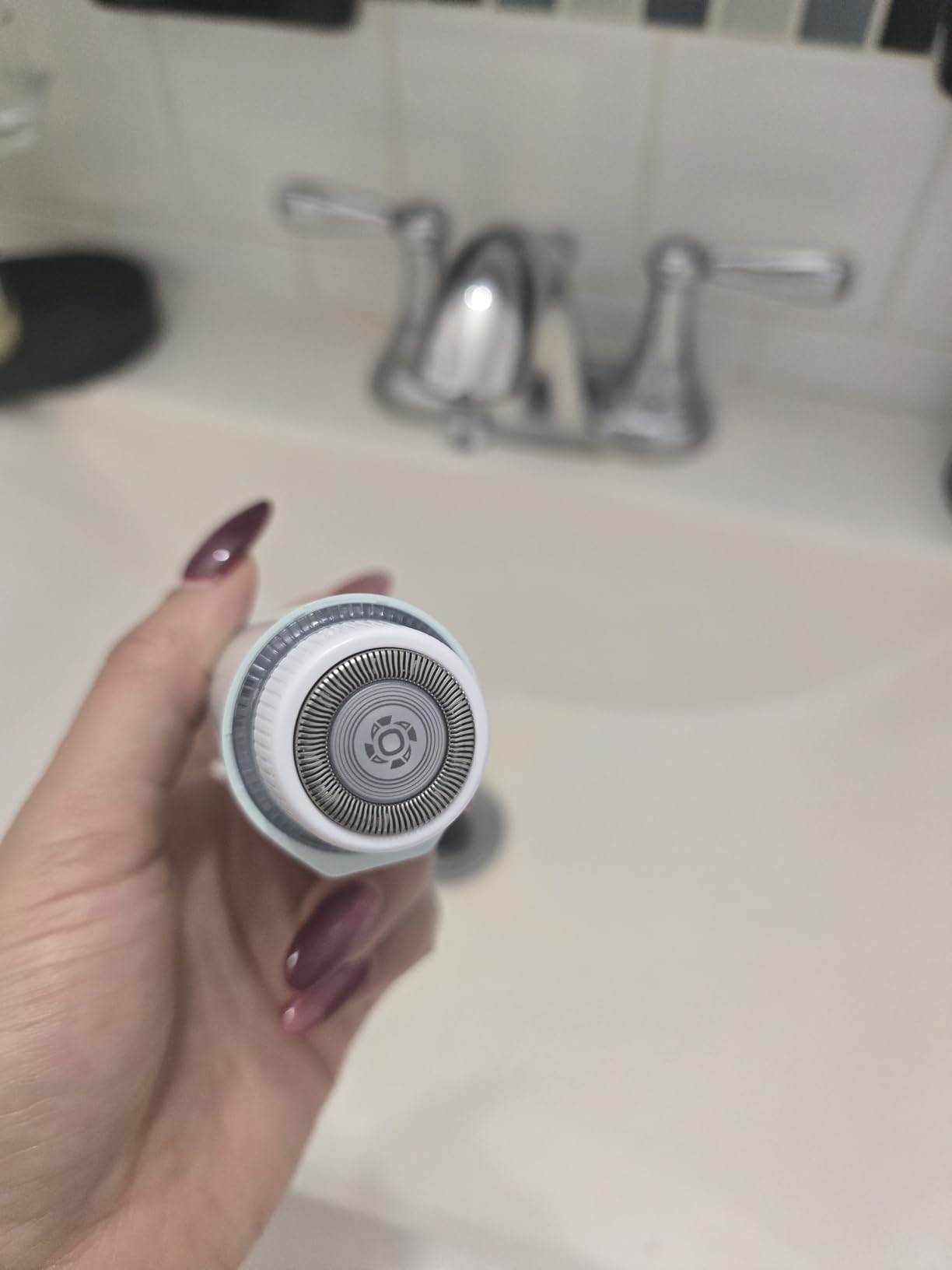 Philips Beauty Series 5000 Electric Shaver and Personal Groomer for Women, Cordless & Compact, Hypoallergenic Head, Gentle & Quick Hair Removal Easy Touch Ups, Mint Green, BRR474/00 customer photo 2