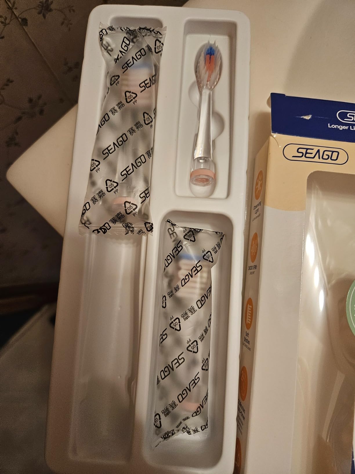 SEAGO Kids Electric Toothbrush, Timer, LED Light, AAA-Powered, 4 Heads customer photo 2