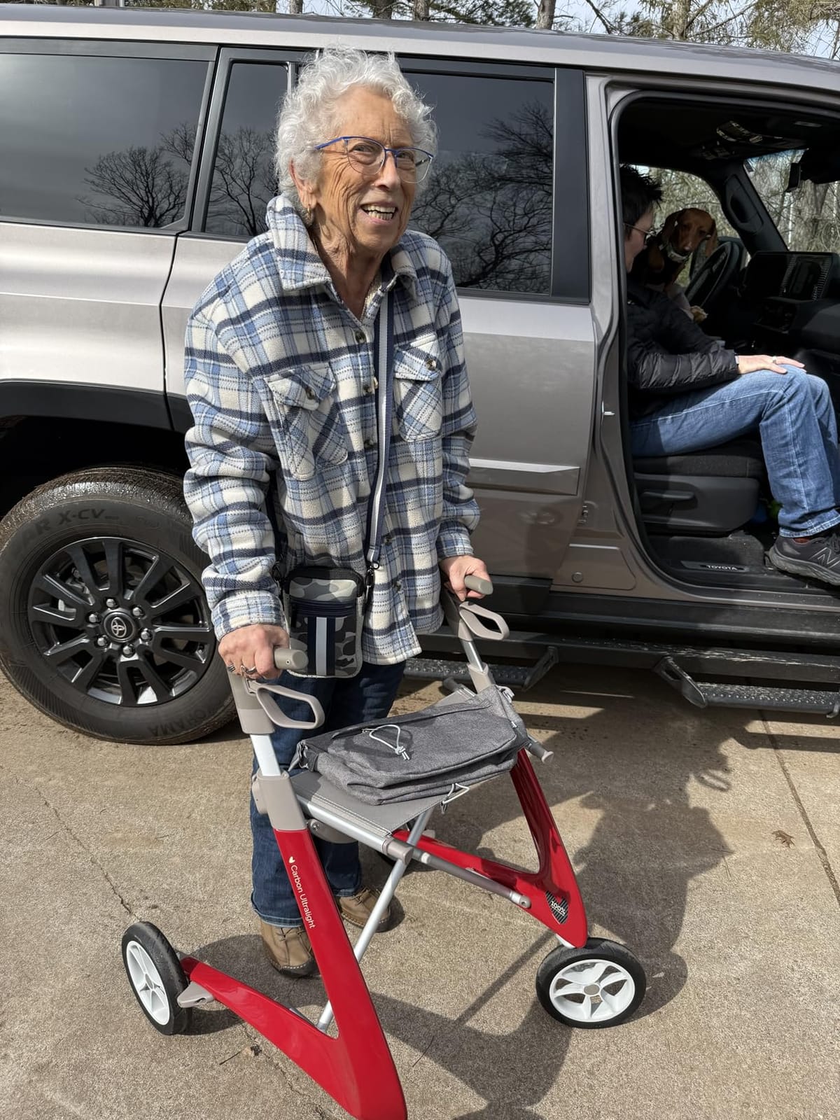 byACRE Carbon Ultralight Rollator Walker, 10.6 lbs, Royal Blue, Wide Track customer photo 2