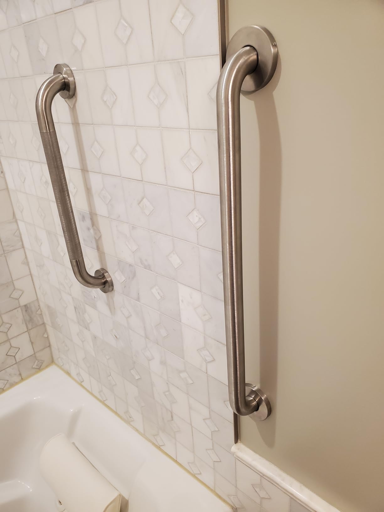 Homewerks 068 HW11442SS 42 inch Bathroom Grab Bar with 1-1/4 Inch Diameter and Concealed Screws ADA Compliant, Stainless Steel customer photo 2