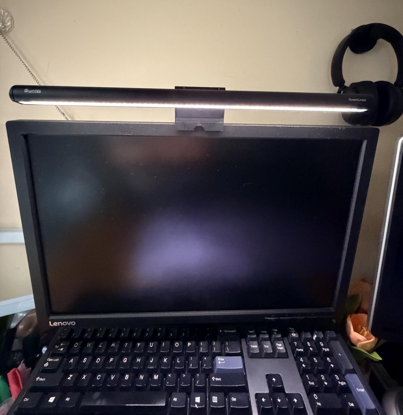 Quntis Monitor Light Bar 15.7 Inch, Eye Care Dual Light with 24 RGB Modes customer photo 1