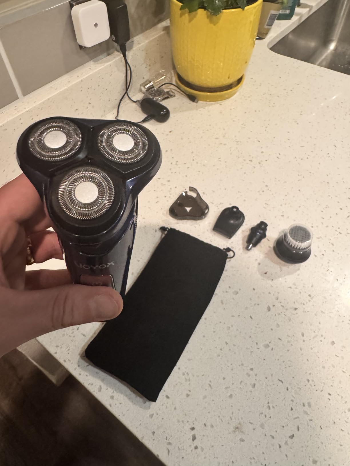 VOYOR Electric Razor for Men, Rotary Shaver, 3D Floating Heads, Wet & Dry customer photo 1