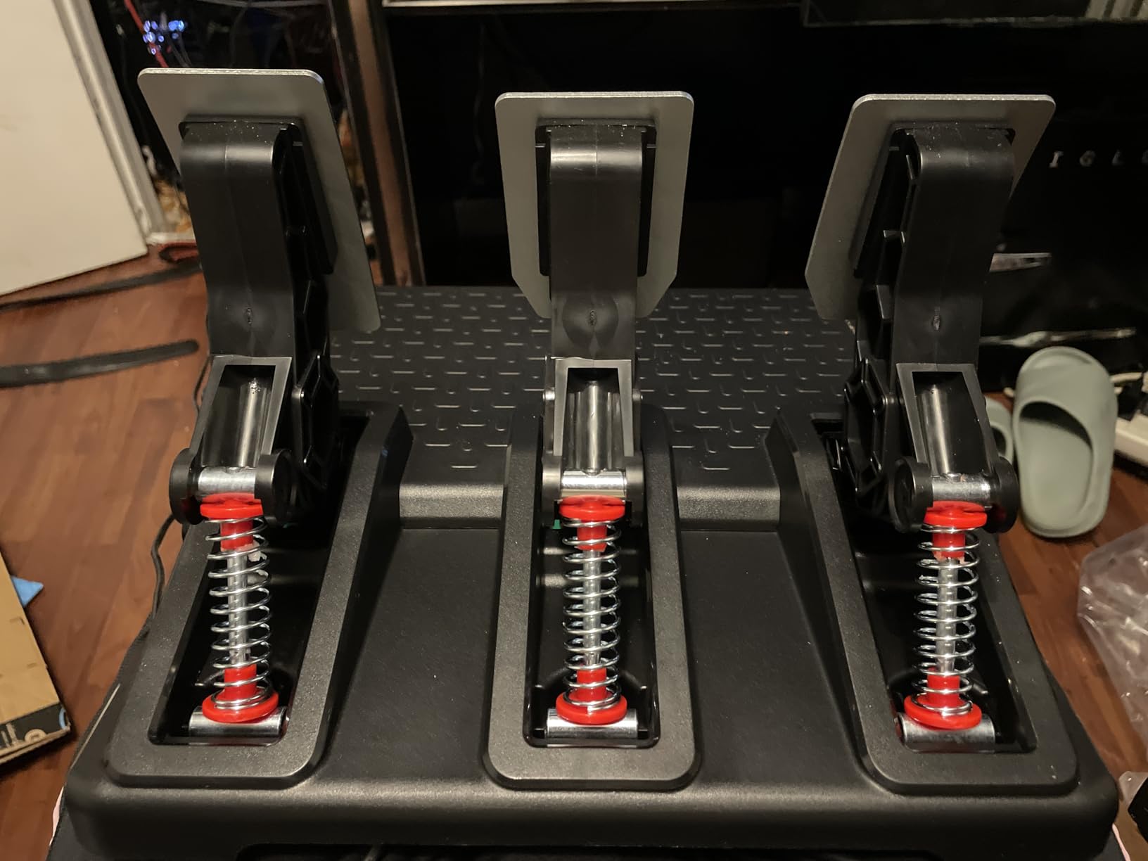 DOYO Racing Wheel Pedals, PC Gaming Steering Wheel Pedal Set, Swappable Springs, Adjustable, Durable, Compatible with PC Win11/Win10/Win7 customer photo 2