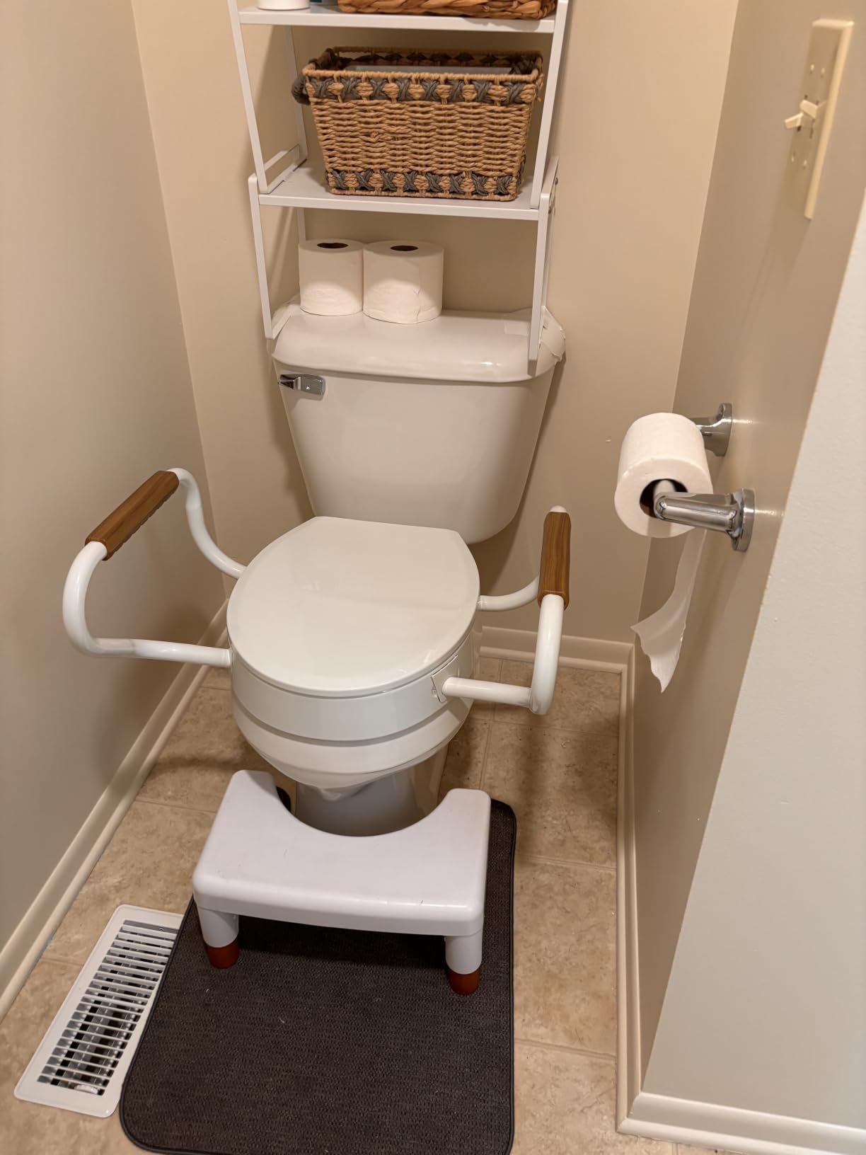 Lunderg Solva Raised Toilet Seat with Handles - Elongated - Adds 3 Inches customer photo 2