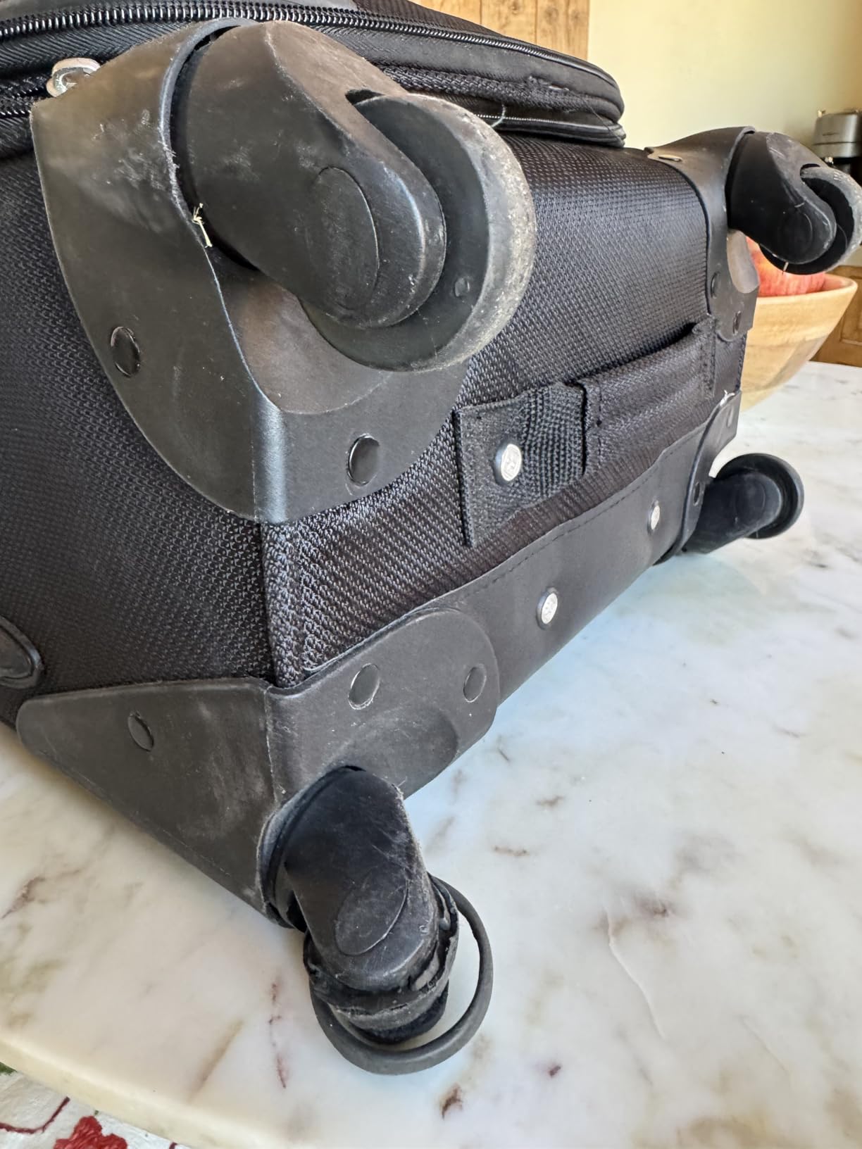 SwissGear Sion Softside Expandable Spinner Luggage Durable Lightweight Travel Suitcase, Evergreen, Carry-On customer photo 1