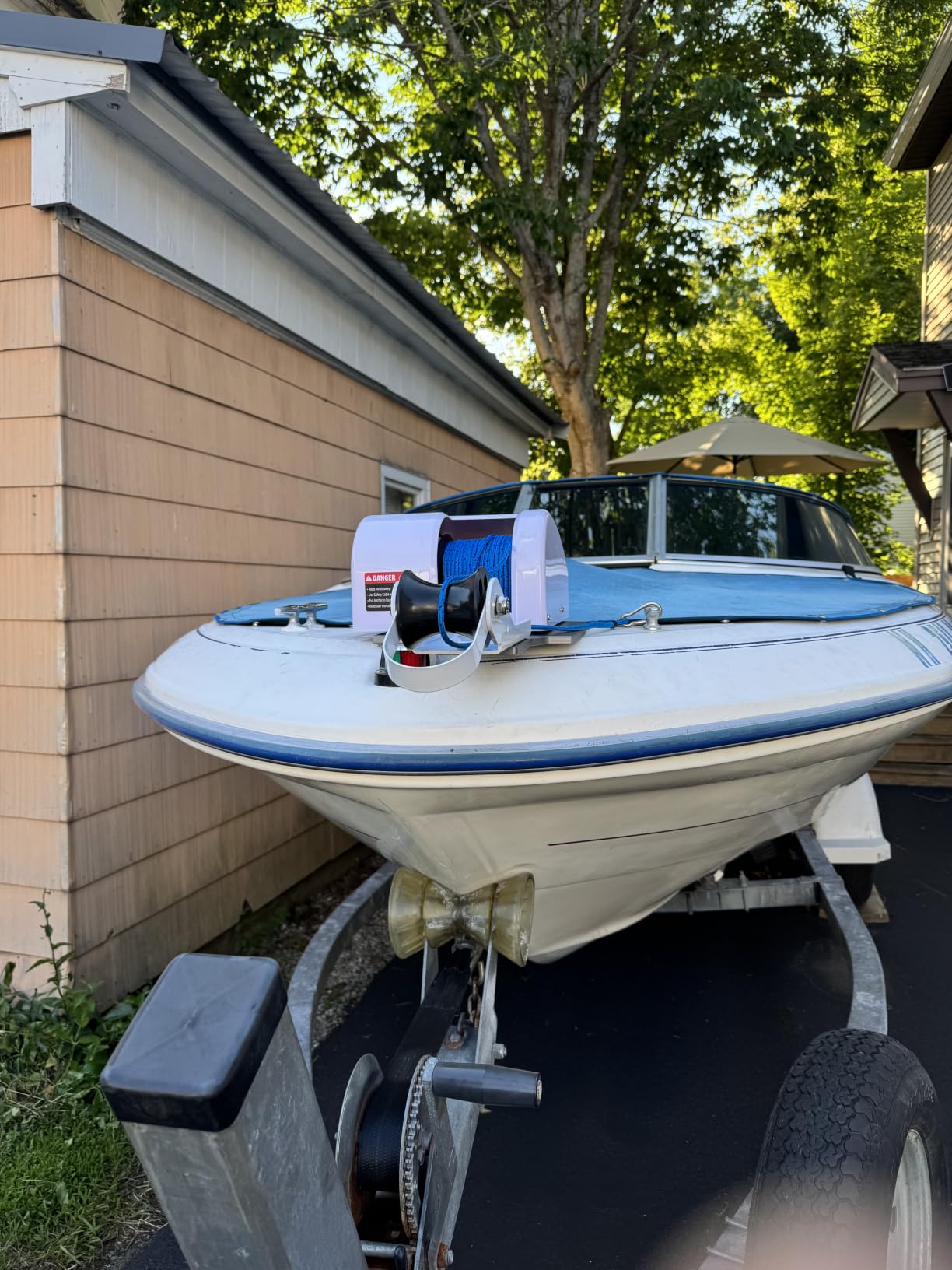 Electric Anchor Winch, 25LBS Marine Electric Windlass with Remote Control 12V Saltwater Boat Windlass Kit with 100-feet Pre-Wound Anchor Rope，White customer photo 1