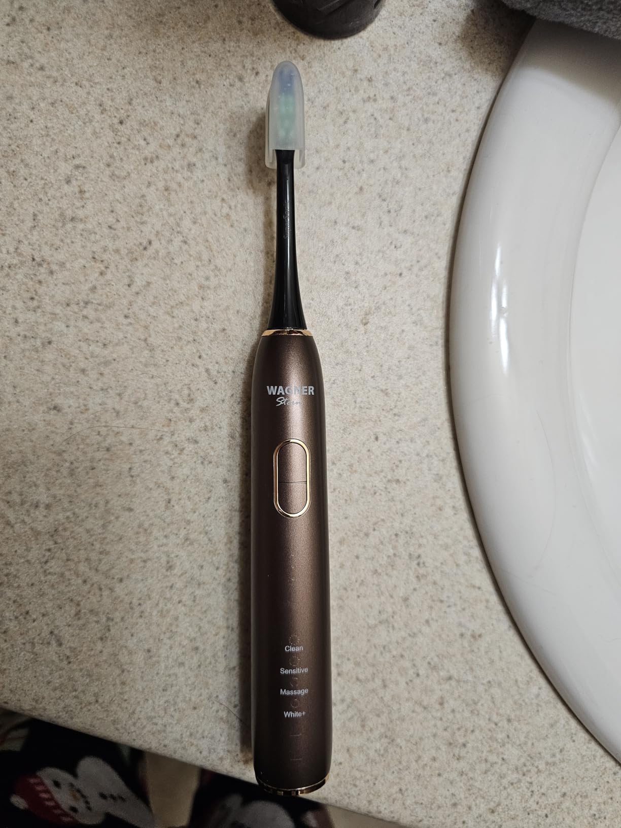 Wagner Stern IntelliBrush Series Whitening Electric Toothbrush with Pressure Sensor. Offers 4 Brushing Modes, 3 intensities, 8 Soft Brush Heads, and a Luxury Travel case. customer photo 1