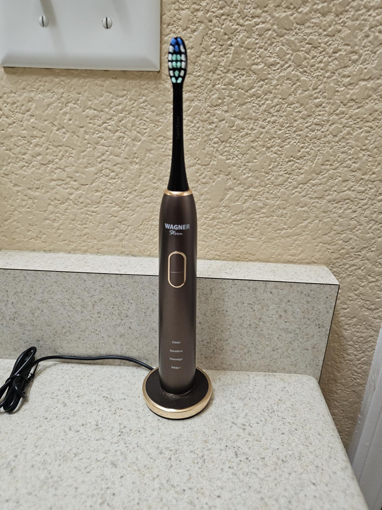 Wagner Stern IntelliBrush Series Whitening Electric Toothbrush with Pressure Sensor. Offers 4 Brushing Modes, 3 intensities, 8 Soft Brush Heads, and a Luxury Travel case. customer photo 2