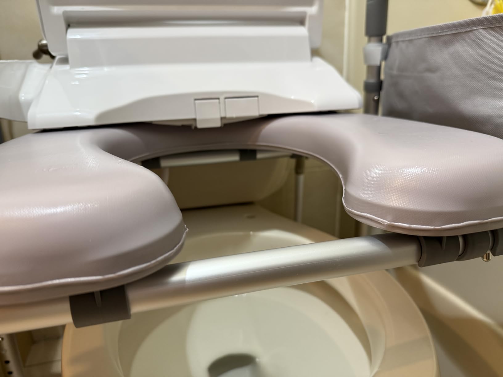 soundfuse Toilet Seat Risers for Seniors with Handles & Cozy Padded Seat customer photo 2