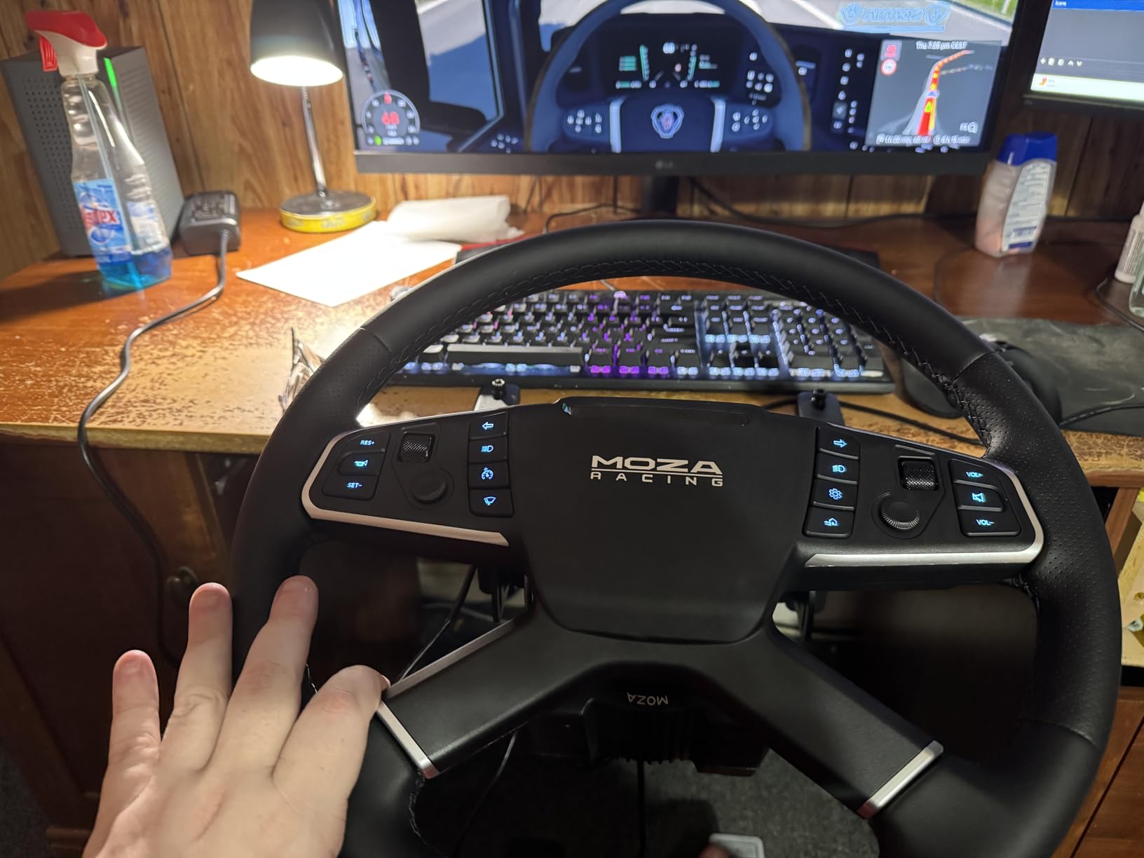 MOZA R5 Trucking Simulator Truck Driving Sim Racing Bundle for PC, Black customer photo 2