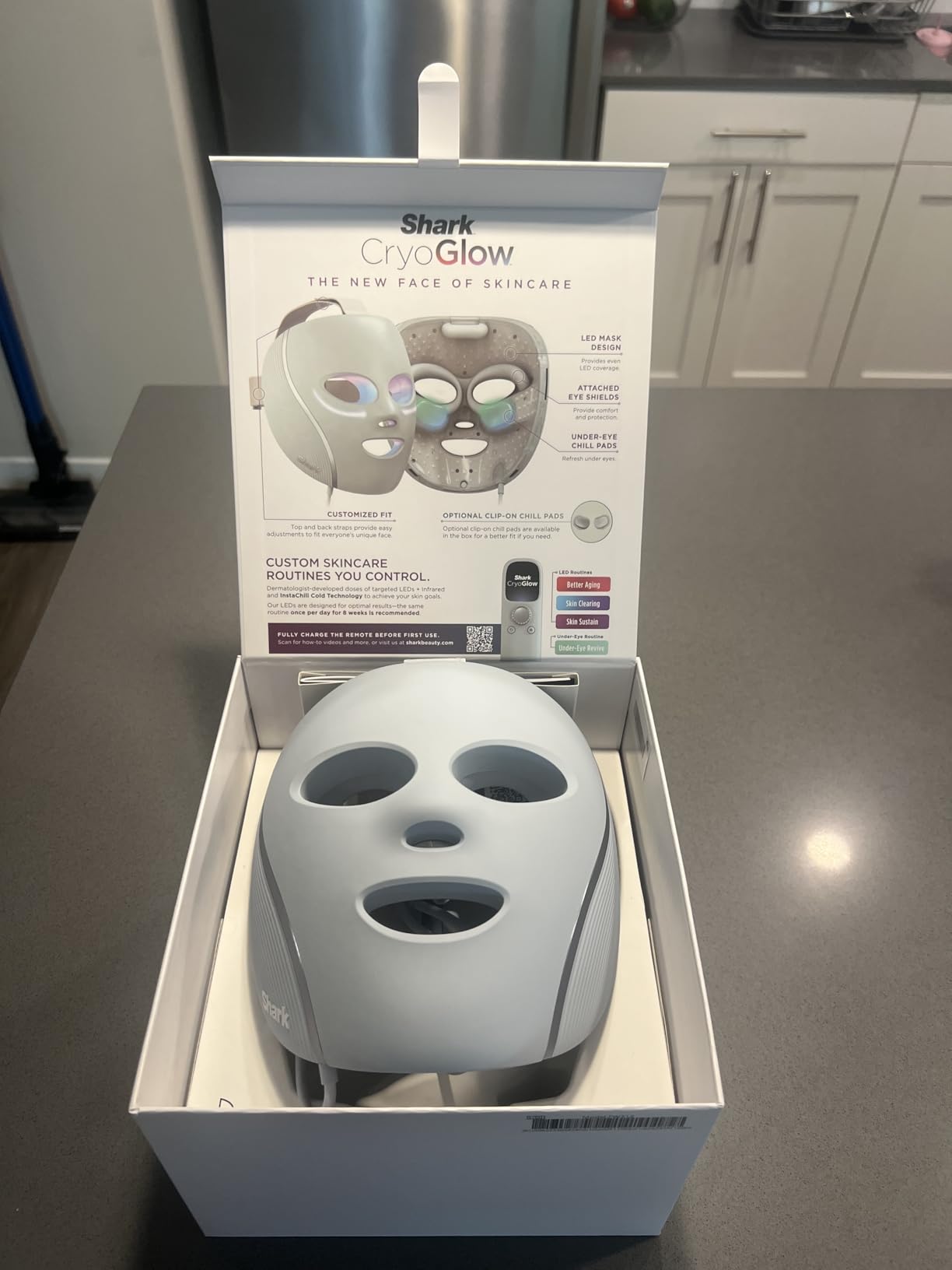 Shark CryoGlow LED Face Mask, Red Light Therapy, Under-Eye Cooling, FW312PL customer photo 1