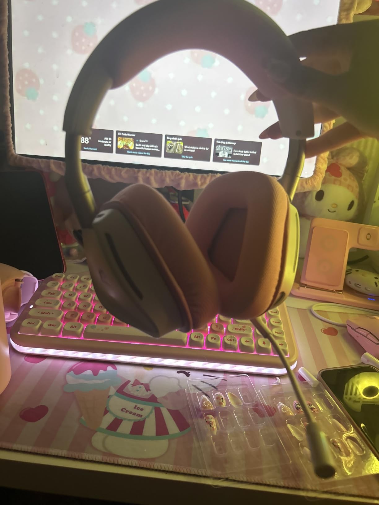 Corsair Void v2 Wireless Bluetooth PC PS5 Switch Gaming Headset – White customer photo 1