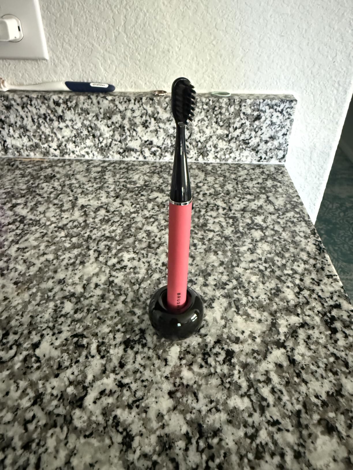MIPOW Slim Pro i4 Electric Toothbrush Rechargeable Smart Ultra Sonic 3 Modes Magnetic Travel Case &Ceramic Dock, 60Day Long Battery Soft Bristles 2Heads IPX7 Waterproof,Color-(Pink) customer photo 2