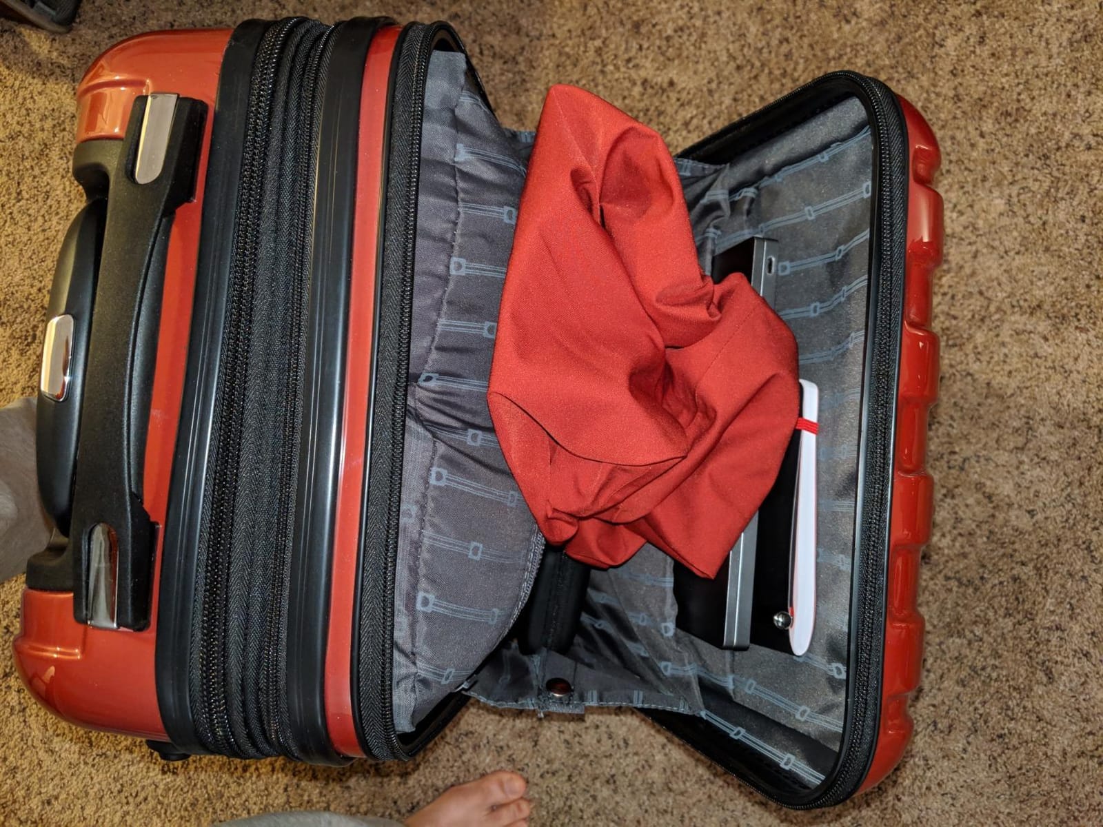 DELSEY PARIS Helium Aero Hardside Expandable Luggage with Spinner Wheels, Plum, Checked-Large 28 Inch customer photo 1