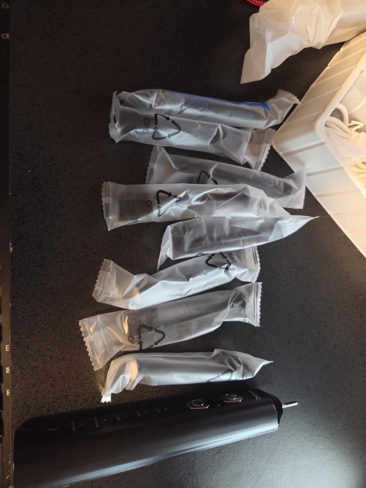 7MAGIC Sonic Electric Toothbrush, 180-Day Runtime, 42000 VPM, 8 Heads, Black customer photo 1