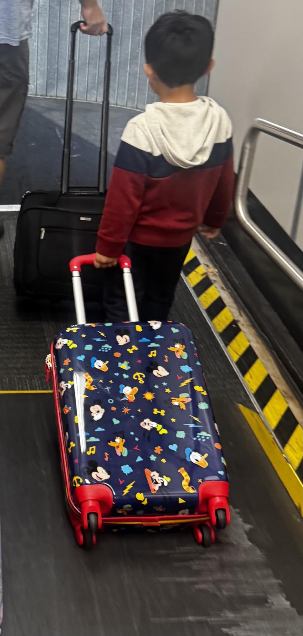 American Tourister Spiderman Iconic Carry-On Luggage - Airline Approved, Durable Hardshell - Roll Confidentially with Spinner Wheels & Colorful Adjustable Handle customer photo 2