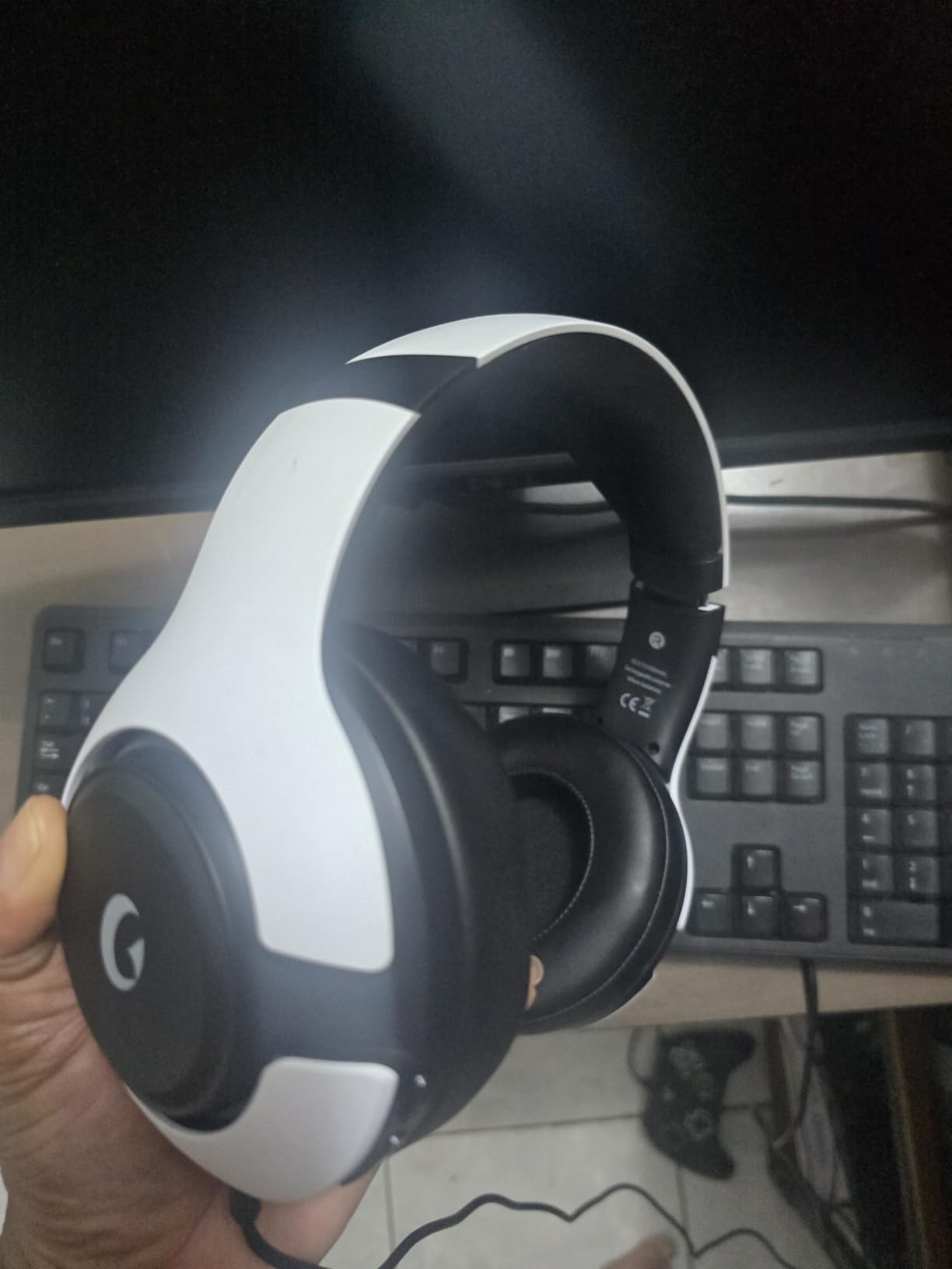 syndesmos Wireless PS5 Headset, 2.4GHz Gaming Headset for PS5, PC, Switch, Bluetooth 5.3 Headphones with Noise Canceling Mic, 7.1 Surround Sound, Low-Latency, 45H Battery, White customer photo 2